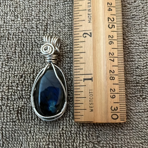 Labradorite silver wire wrapped pendant VERY colorful in the sunlight exquisite - Picture 4 of 7